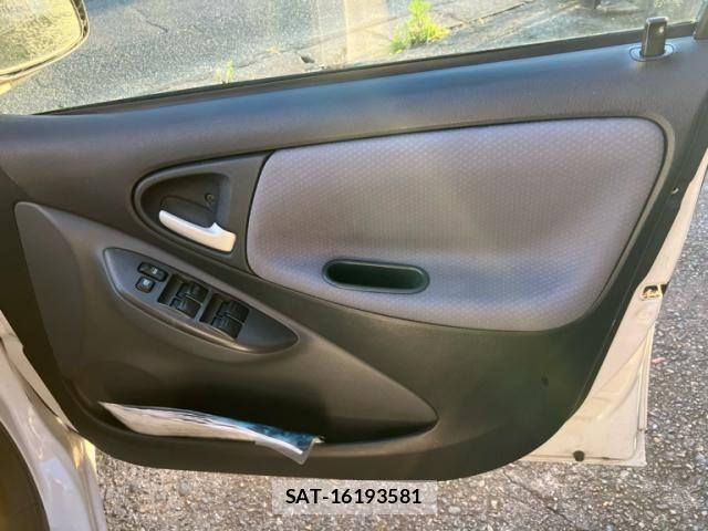 Toyota VITZ 2004-04 8232303-8