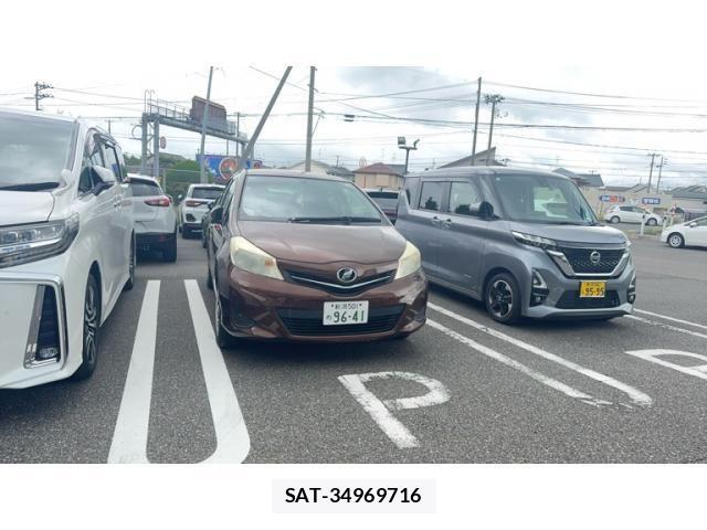 Toyota VITZ 2011-09 8232289-0