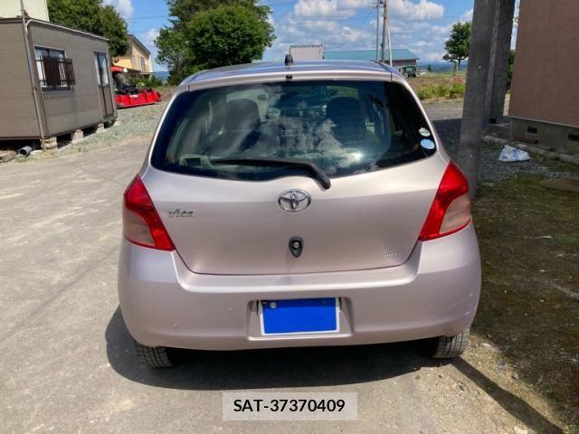 Toyota VITZ 2006-07 8247076-3