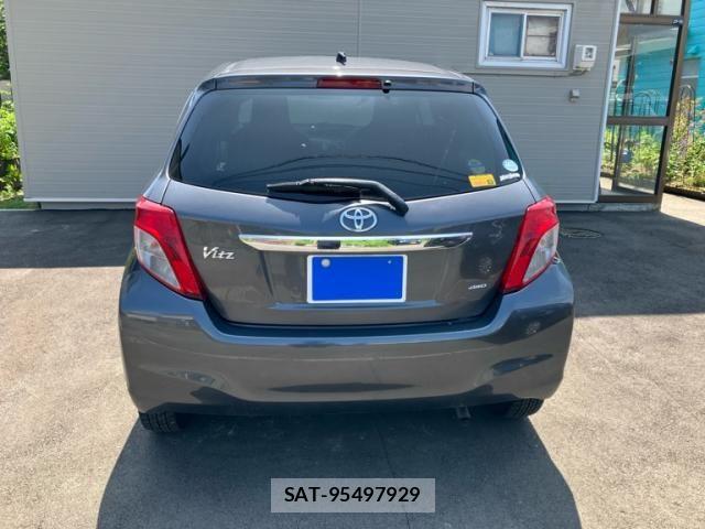 Toyota VITZ 2013-03 8247075-2