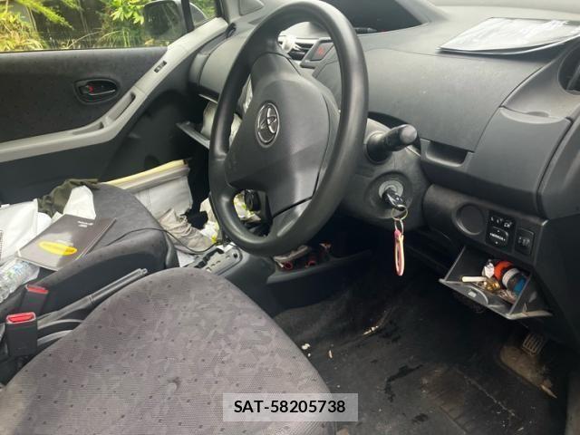 Toyota VITZ 2008-03 8338386-7
