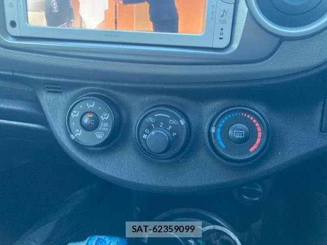 Toyota VITZ 2011-08 8369621-14