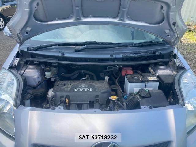 Toyota VITZ 2011-01 8369619-12