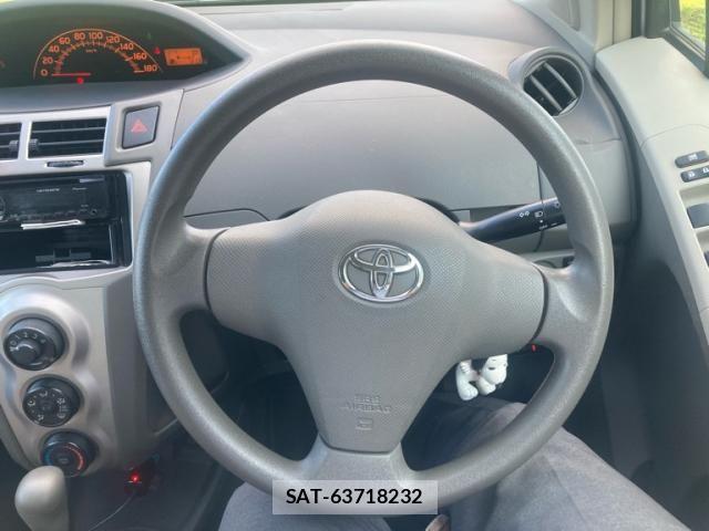 Toyota VITZ 2011-01 8369619-17