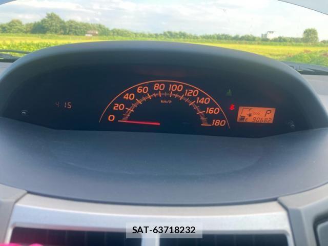 Toyota VITZ 2011-01 8369619-18