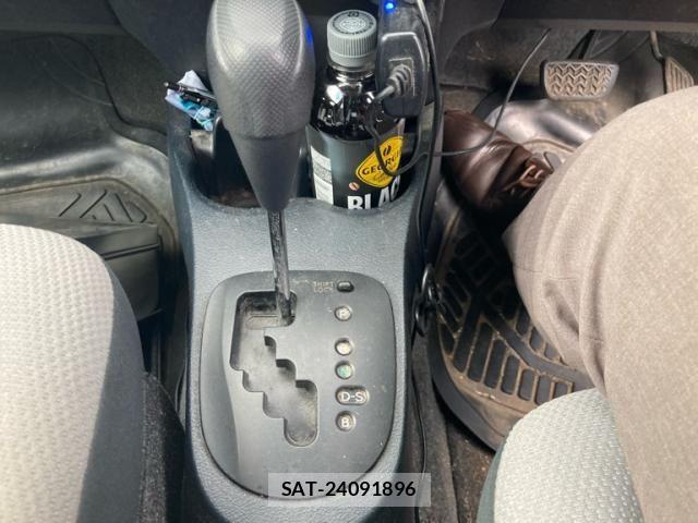 Toyota VITZ 2011-07 8369622-12