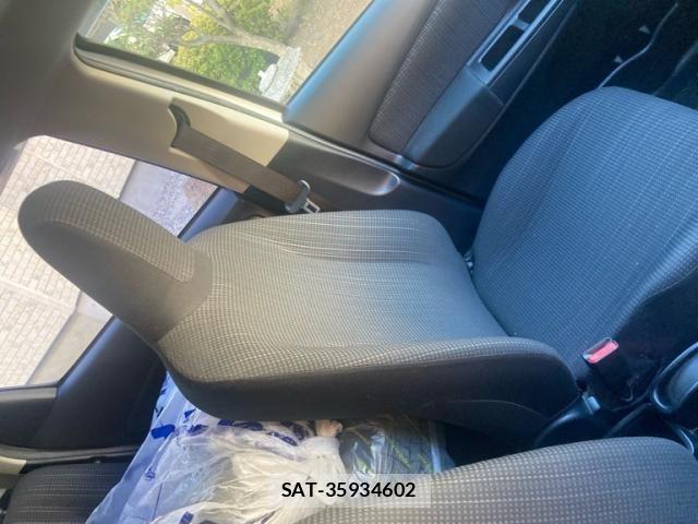 Toyota VITZ 2018-09 8410970-14
