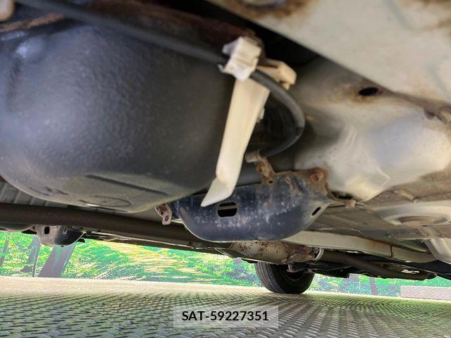 Toyota VITZ 2012-07 8872356-18