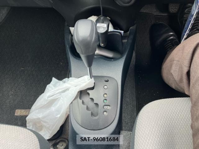 Toyota VITZ 2011-09 8884559-17