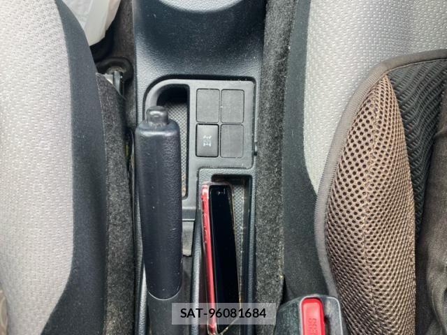 Toyota VITZ 2011-09 8884559-18
