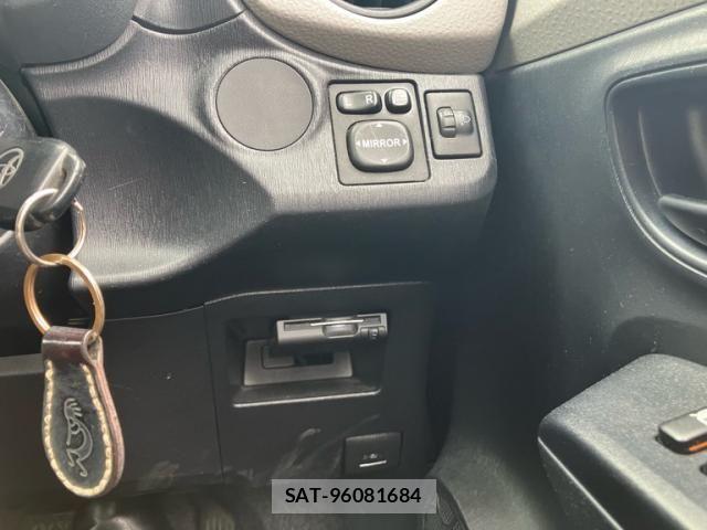 Toyota VITZ 2011-09 8884559-19