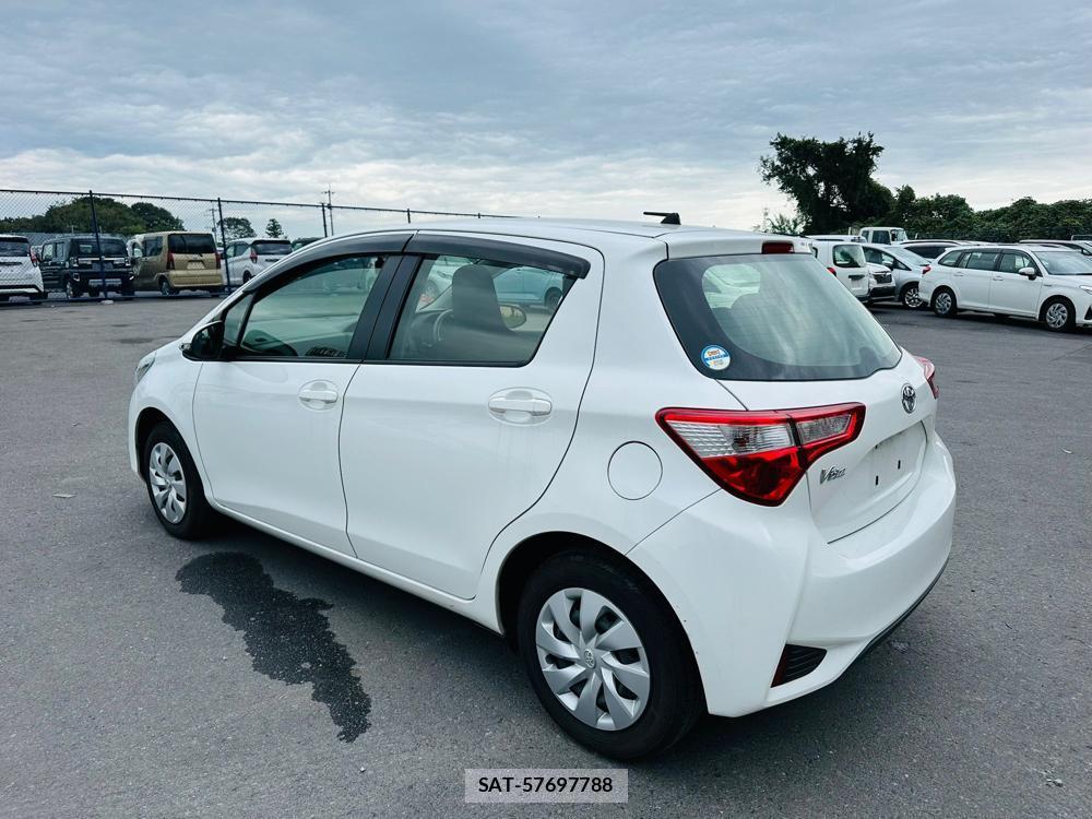 Toyota VITZ 2018 1300106-2