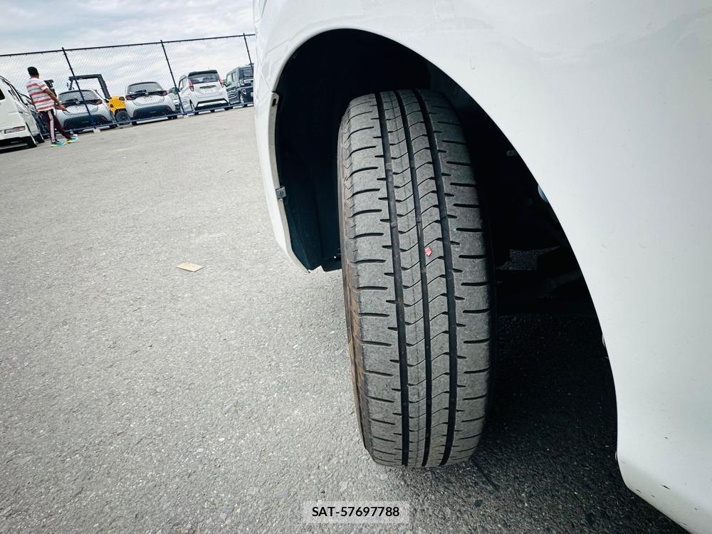 Toyota VITZ 2018 1300106-31