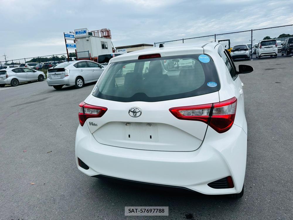 Toyota VITZ 2018 1300106-3