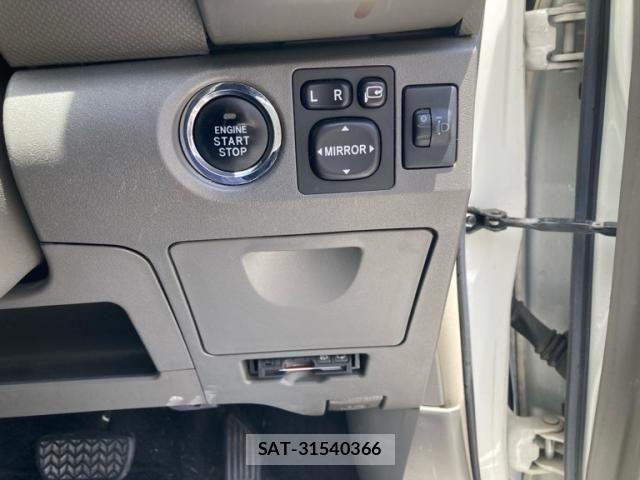 Toyota VITZ 2009-10 7226735-20