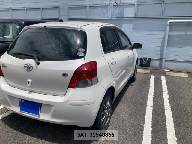 Toyota VITZ 2009-10 7226735-4