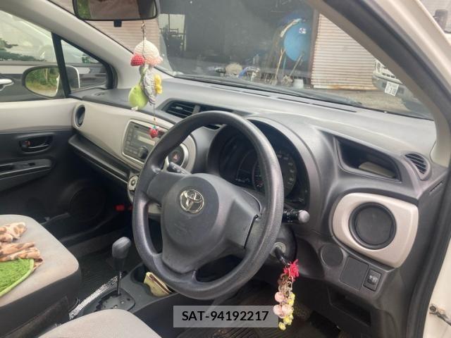 Toyota VITZ 2012-04 7226732-13