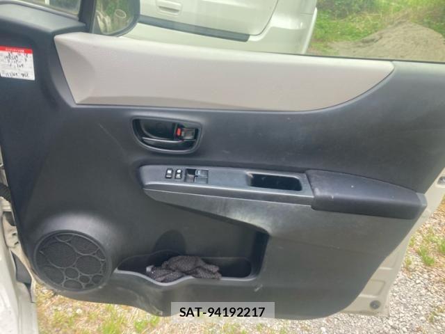Toyota VITZ 2012-04 7226732-16