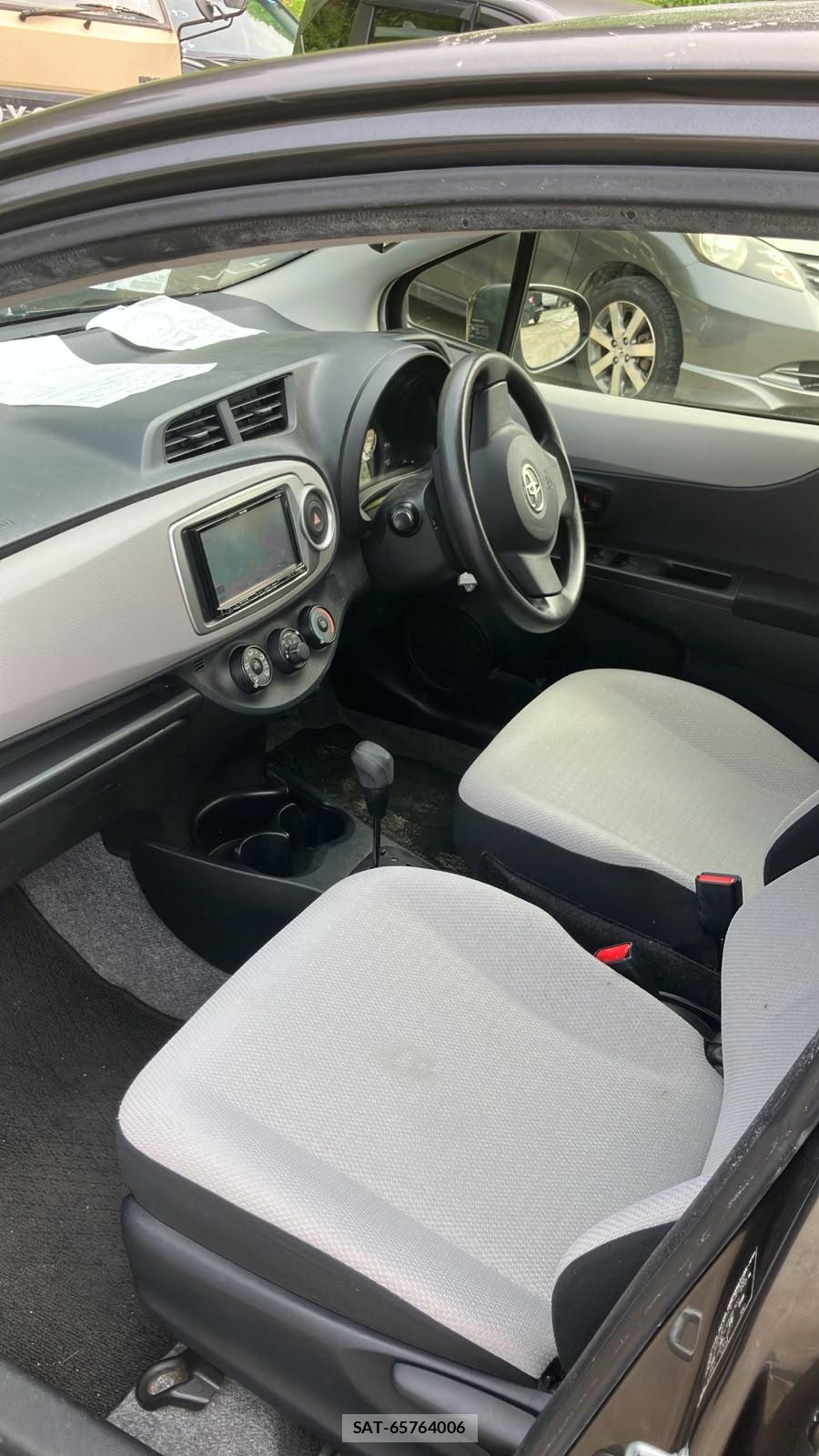 Toyota VITZ 2012-04 7603302-10