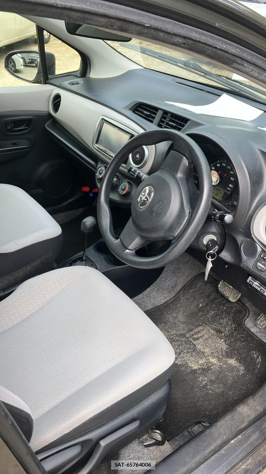 Toyota VITZ 2012-04 7603302-11