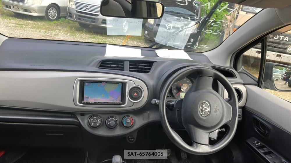 Toyota VITZ 2012-04 7603302-12