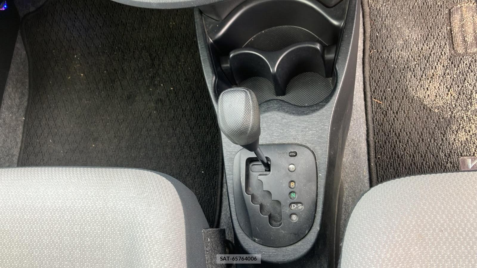 Toyota VITZ 2012-04 7603302-16