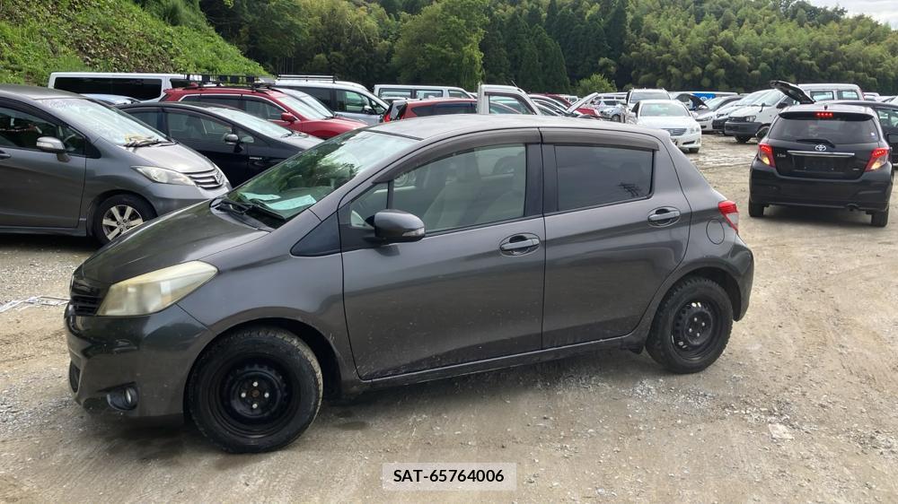Toyota VITZ 2012-04 7603302-1
