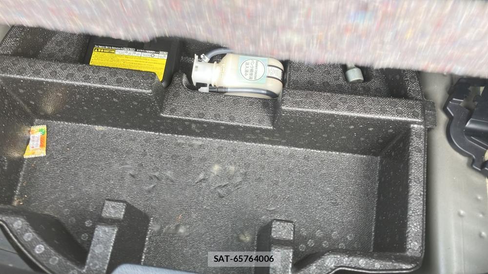 Toyota VITZ 2012-04 7603302-19
