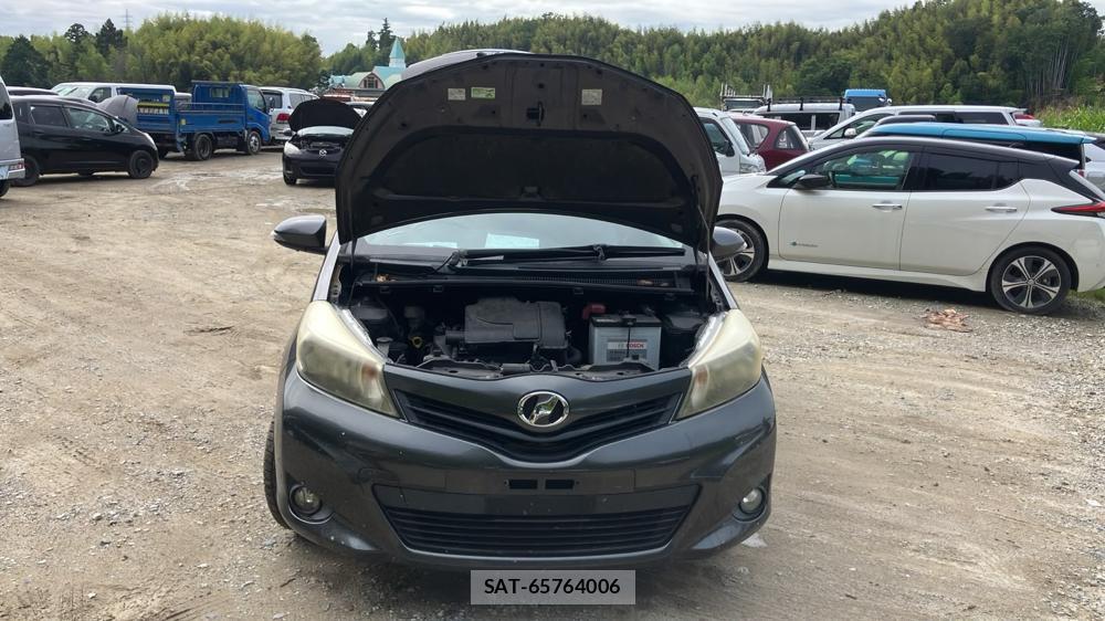 Toyota VITZ 2012-04 7603302-30
