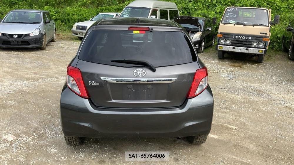 Toyota VITZ 2012-04 7603302-3