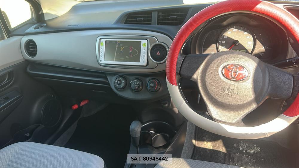 Toyota VITZ 2011-10 7603301-16
