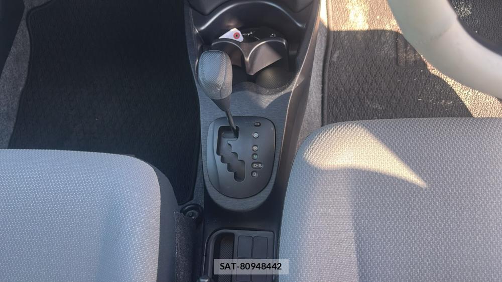 Toyota VITZ 2011-10 7603301-18
