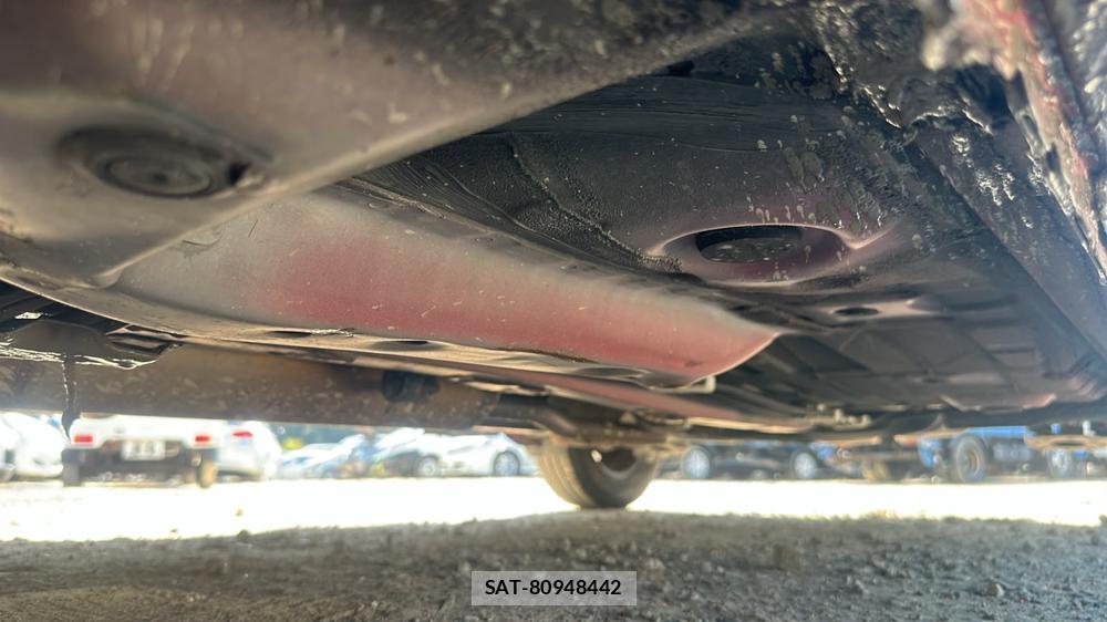 Toyota VITZ 2011-10 7603301-33