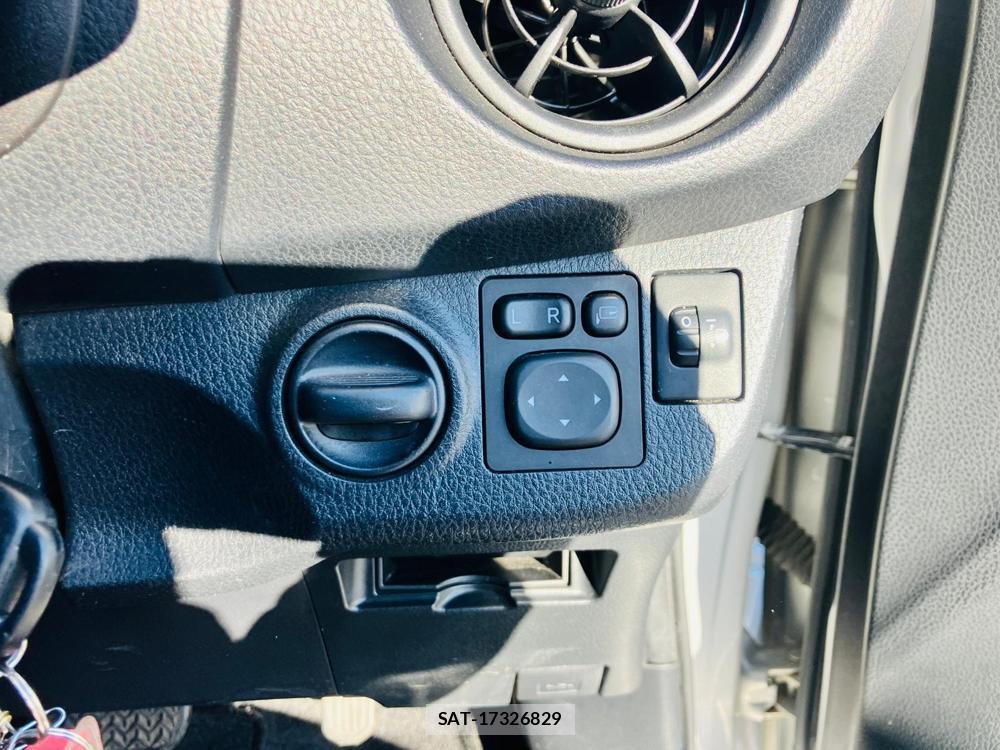 Toyota VITZ 2018-03 678206-25