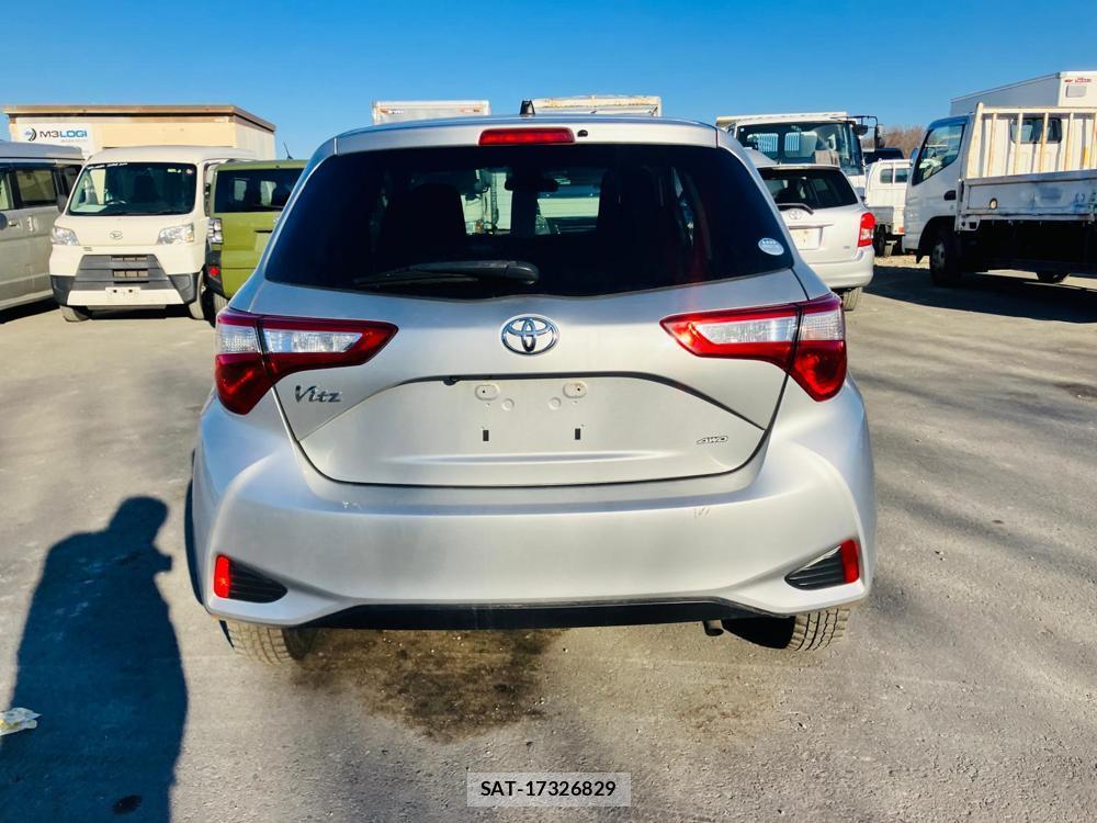 Toyota VITZ 2018-03 678206-3