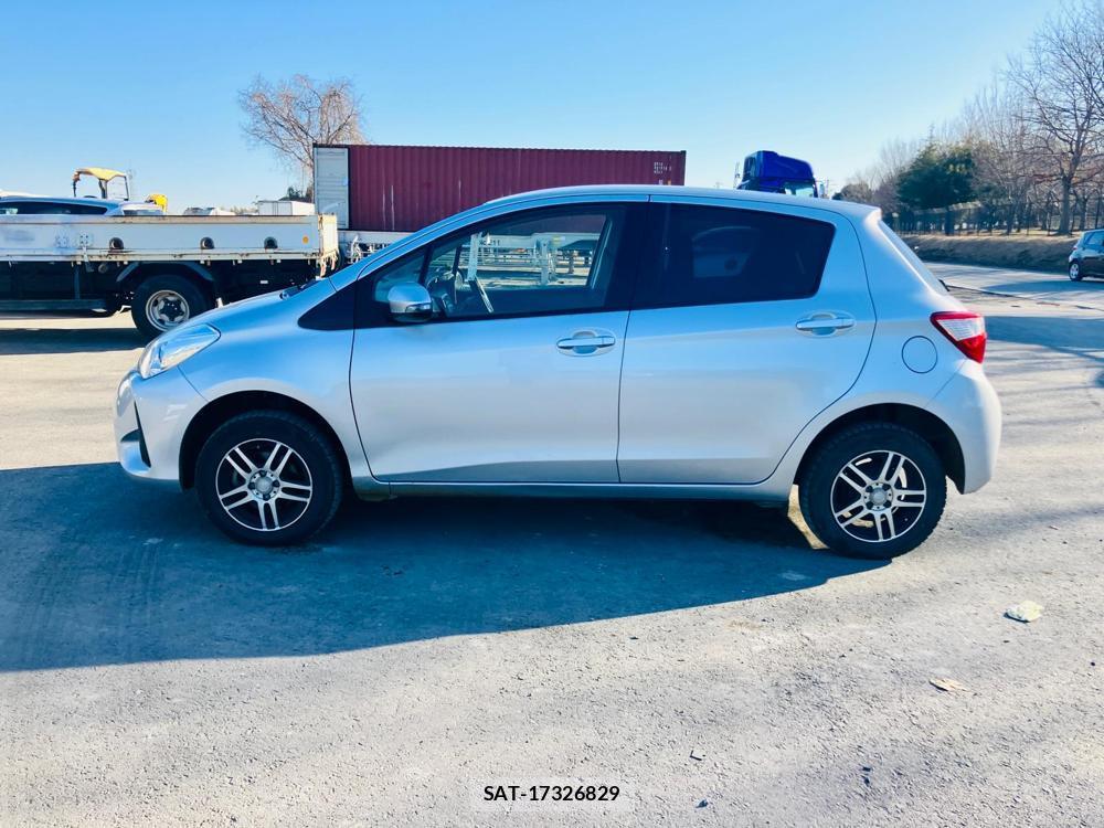 Toyota VITZ 2018-03 678206-5