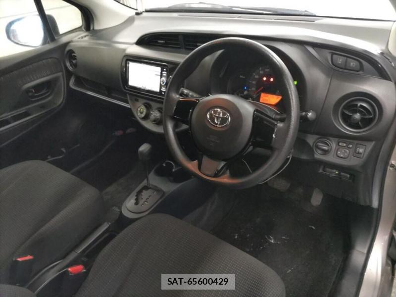 Toyota VITZ 2019-03 737499-4