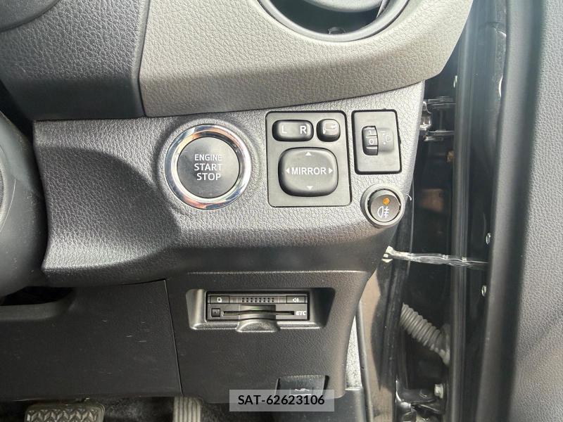 Toyota VITZ 2015-03 1311411-17
