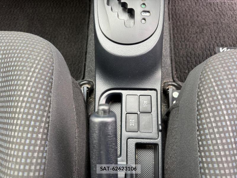 Toyota VITZ 2015-03 1311411-22