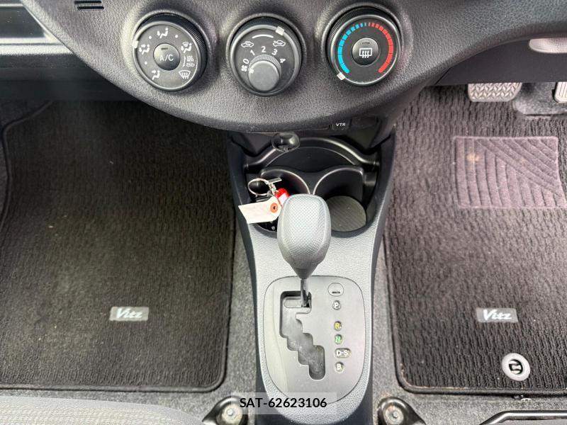 Toyota VITZ 2015-03 1311411-23