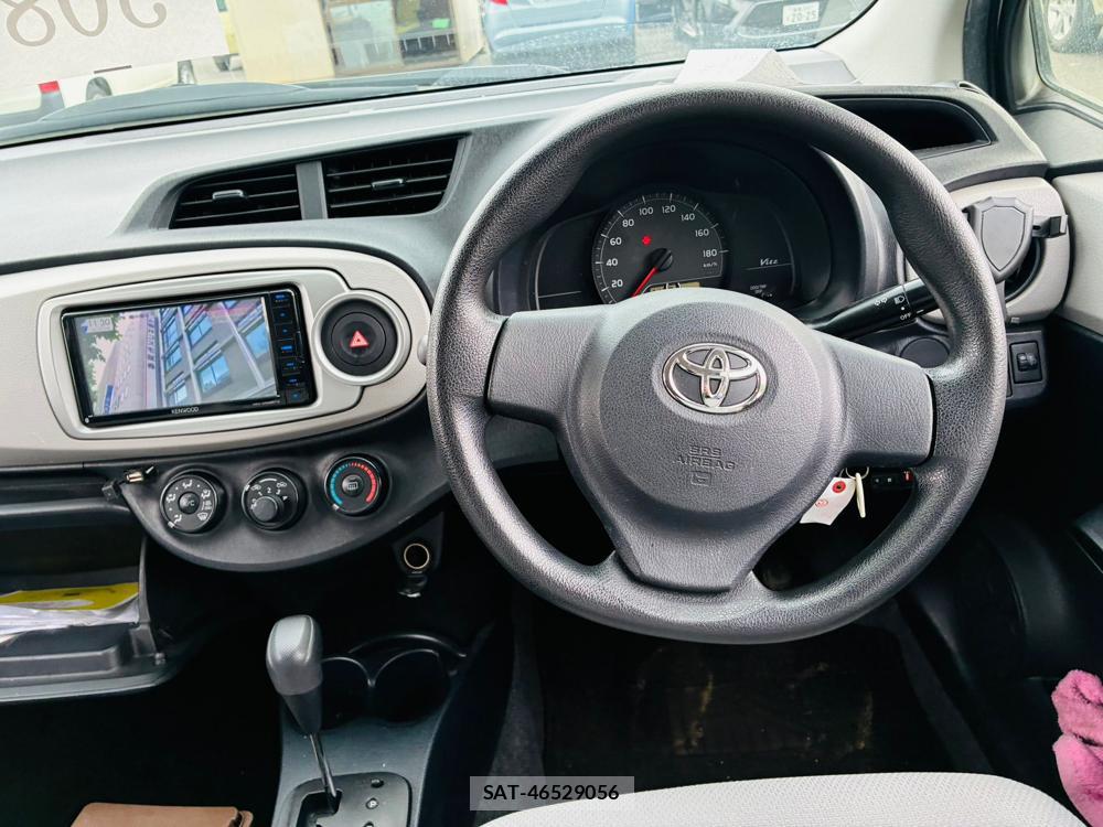 Toyota VITZ 2011-03 7632868-13