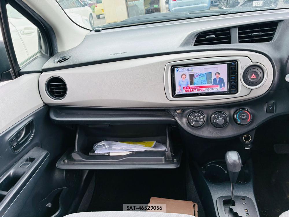 Toyota VITZ 2011-03 7632868-17