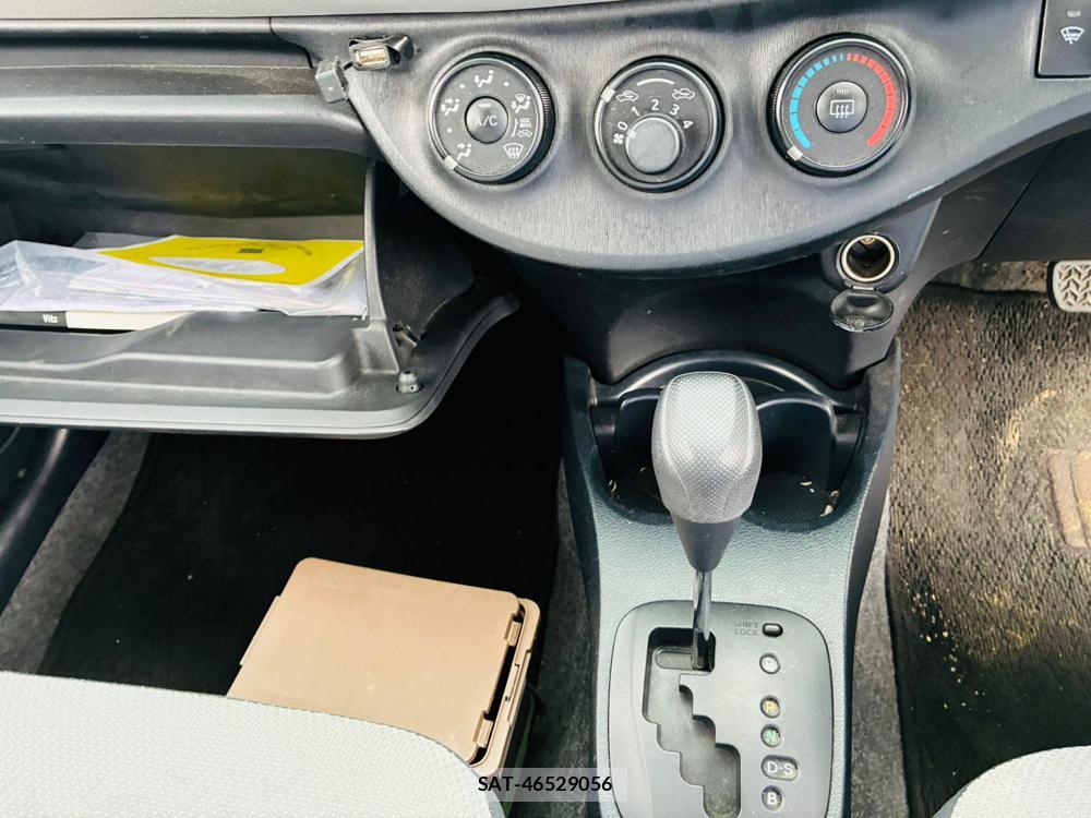 Toyota VITZ 2011-03 7632868-19