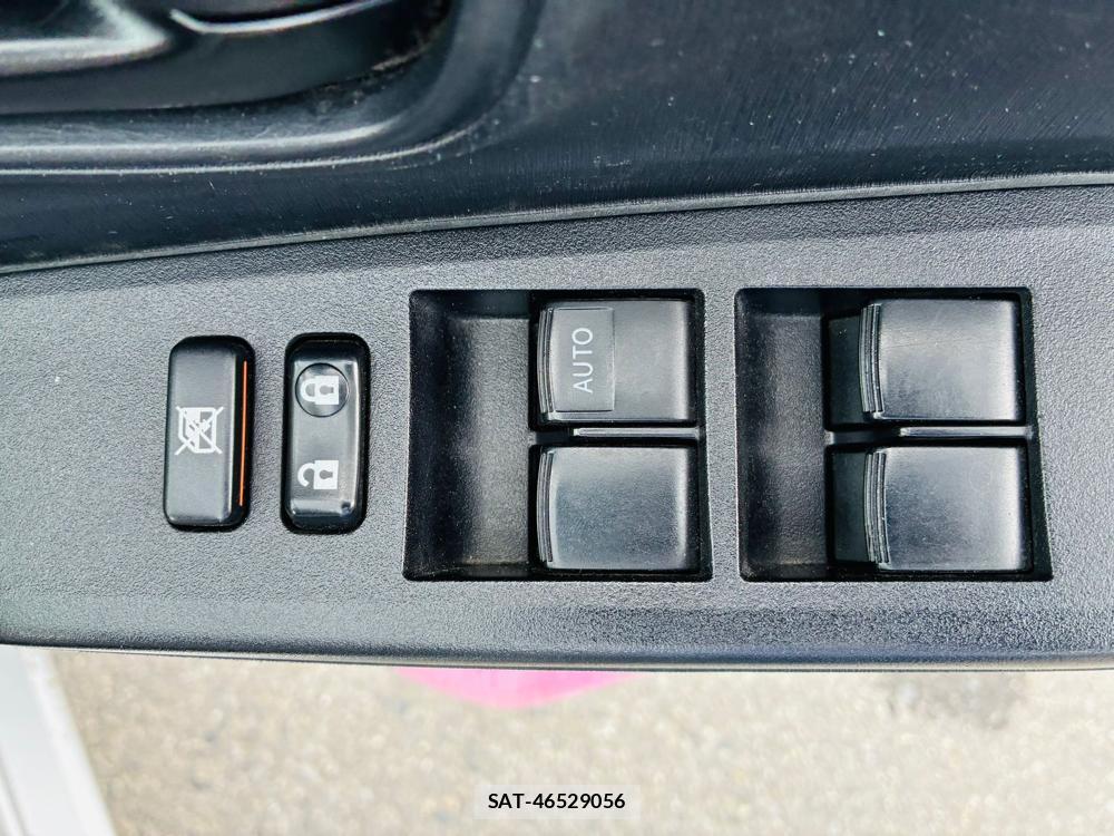 Toyota VITZ 2011-03 7632868-21