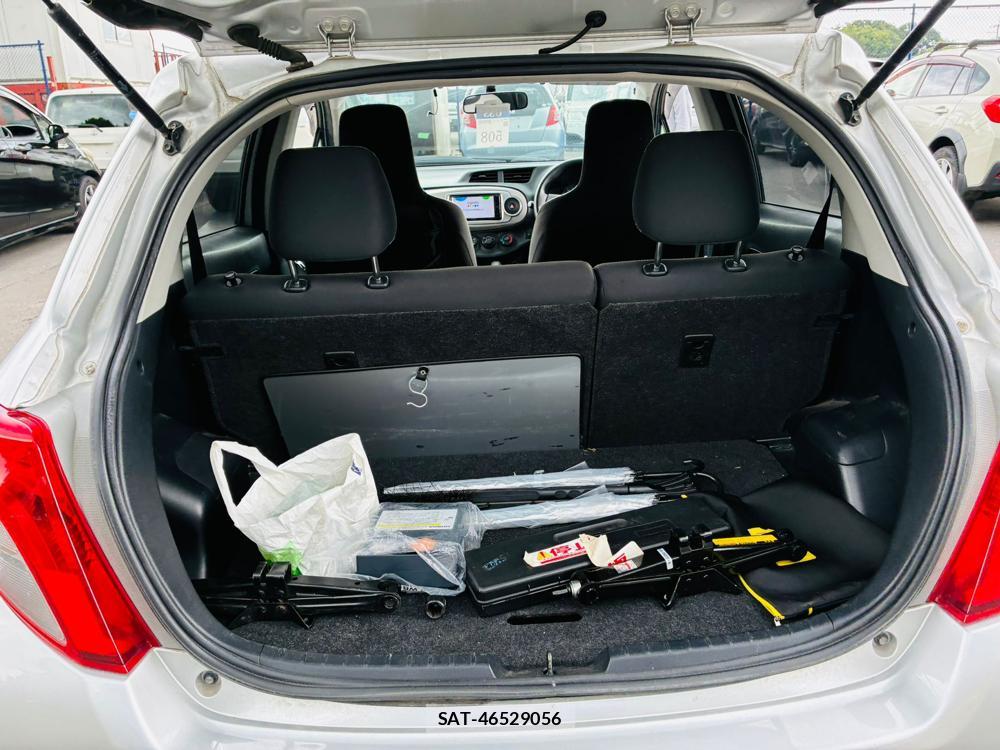 Toyota VITZ 2011-03 7632868-25