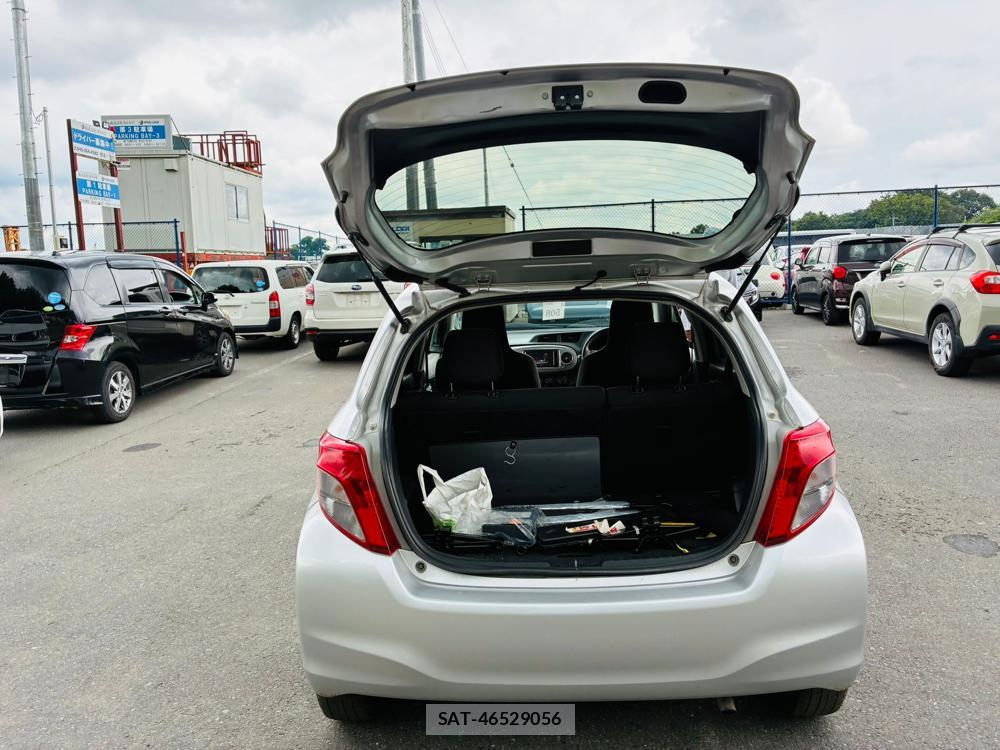 Toyota VITZ 2011-03 7632868-26