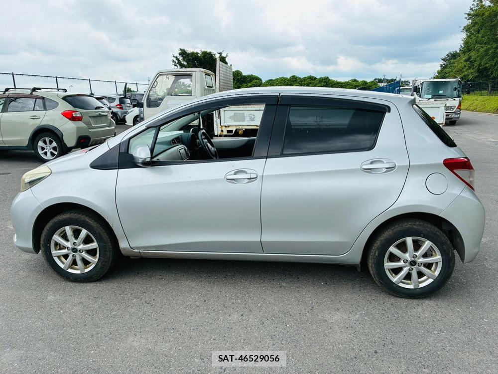 Toyota VITZ 2011-03 7632868-2