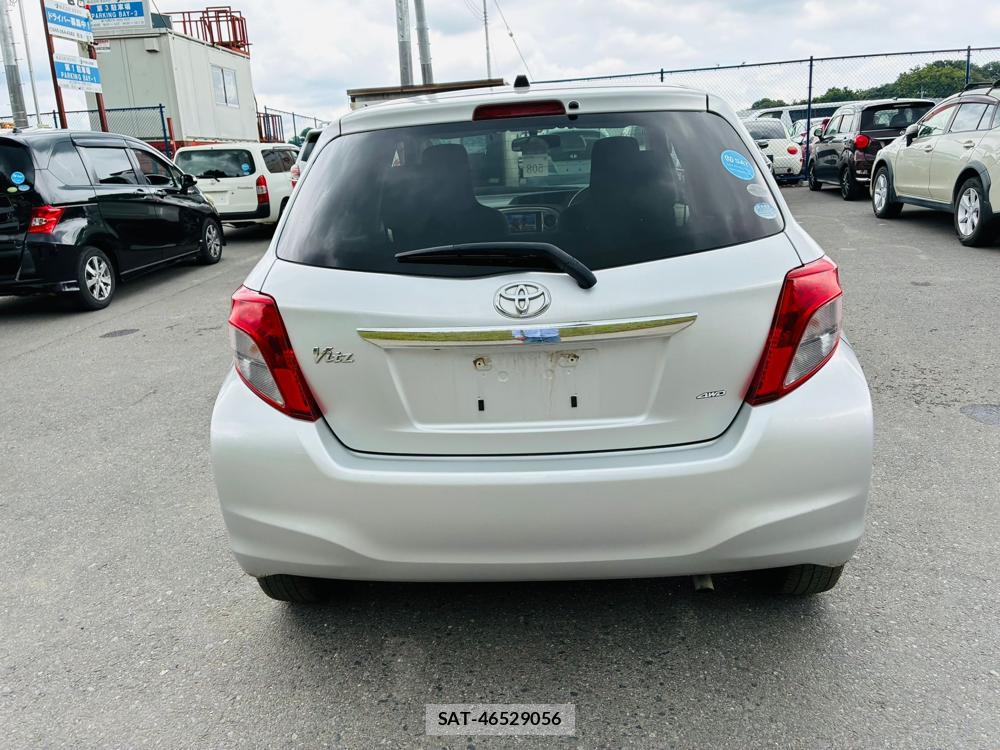 Toyota VITZ 2011-03 7632868-3