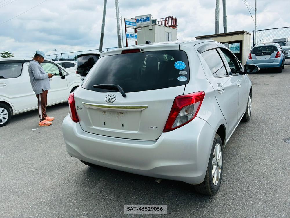 Toyota VITZ 2011-03 7632868-4