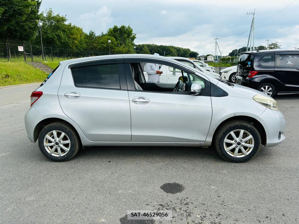 Toyota VITZ 2011-03 7632868-5